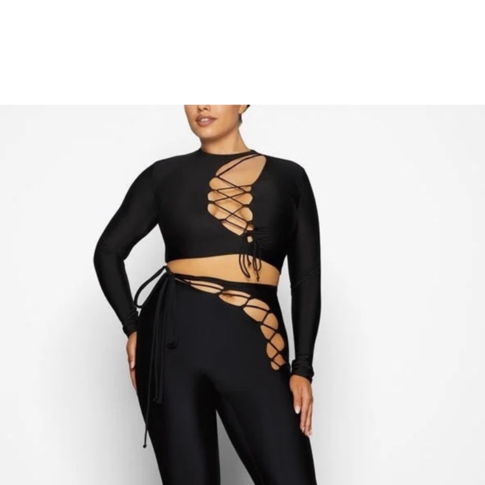 SKIMS LACE UP LONG SLEVE TOP